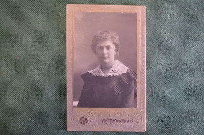 Фотография старинная "Девушка в черном, с кружевным воротником". Visit Portrait. 