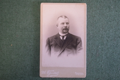 Фотография старинная "Мужчина с усами, в галстуке". Ив. Геулатов, Иркутск. 