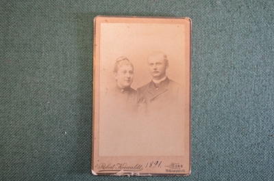 Фотография старинная "Семейная пара, муж и жена". Robert Krenaldt. Бонн, Bonn. 1891 год.