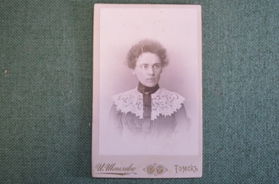 Фотография старинная "Девушка в платье с кружевным воротником". И. Шепелев, Томск.