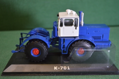 Машинка коллекционная "К 701". Ашет. Hachette. Тракторы. Подставка.