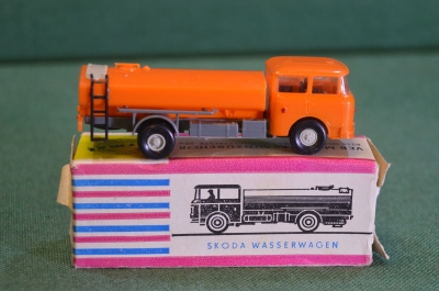 Модель машинка "Шкода грузовик водовоз". Коробка. VEB Permot HO. ГДР. Германия. #1