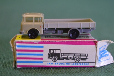Модель машинка "Шкода грузовик". Коробка. VEB Permot HO. ГДР. Германия.