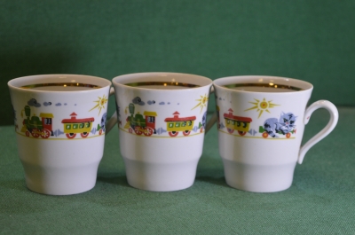 Чашка фарфоровая детская "Кот и поезд". Фарфор. Полтавский фарфоровый завод (Полтава). СССР.