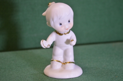 Статуэтка фарфоровая "Девочка пинг-понг настольный теннис". Фарфор.