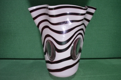 Большая цветочная ваза "Зебра". Цветное стекло со вставками.