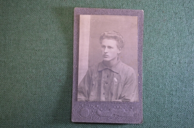 Фотография старинная "Юноша со значком на рубашке, Василий". 1926 год.