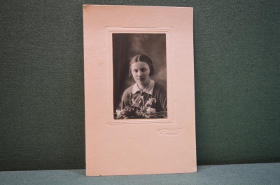 Фотография старинная "Девушка с цветами". Дышинский, Алапаевск. 1931 год.
