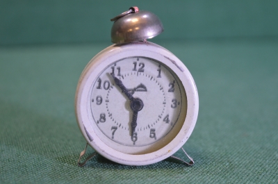 Часы будильник детский игрушечный. Металл. СССР.