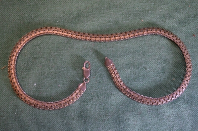 Цепочка серебряная, красивая. Серебро 925 проба. Вес 25 гр. Длина 45 см.