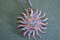 Кулон "Солнце". Голубые вставки. Металл.