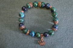 Браслет, четки с камнями. Камень, металл. Подвеска корона.