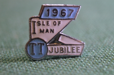Знак значок "TT Tourist Trophy 50 лет юбилей". Мотоцикл. Мотоциклист. Горячая эмаль. О. Мэн. 1967 г