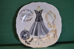 Тарелка фарфоровая. Boutique chez Anne Galerie St-Martin. Бутик. Мода. Франция.