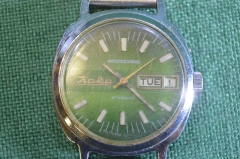 Часы наручные механические Слава. Автоподзавод. 27 камней. СССР.