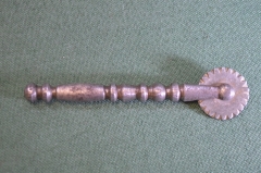 Инструмент старинный кулинарный. Резчик для теста. Царская Россия.