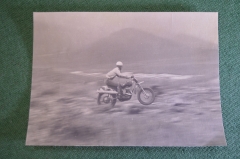 Фотография "Мотоциклист мотоцикл гонщик". Усть-Нера. Якутия. СССР. 1968 год. 