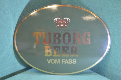 Табличка большая барная "Tuborg на кранах". Тяжелый металл. Бирка. Винтаж. Германия.