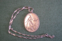 Кулон медальон на цепочке "Девушка". Легкий металл. Клеймо. Ереван. Армения. СССР.