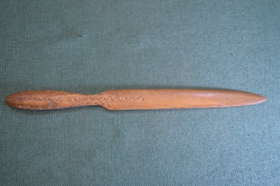 Нож деревянный старинный для писем и конвертов. Дерево. Резьба. СССР. 1950е.