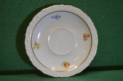 Блюдце старинное фарфоровое рельефное "Kahla Кахла". Фарфор. Германия. 1930е-1940е.