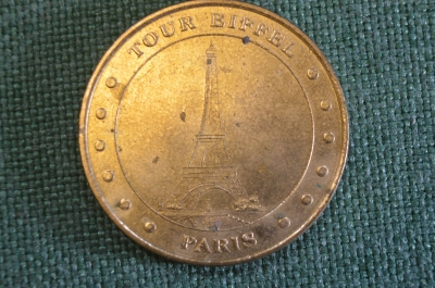 Коллекционная монета. Collerctors coin. "Париж Эйфелева башня". Металл. Франция. 2006 год.