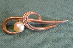 Брошь, брошка. Жемчужина, стразы. Женское украшение. 