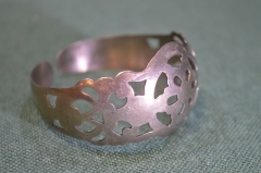 Браслет, браслетик прорезной металлический. Наручный. Женское украшение. Металл.