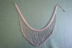 Ожерелье с цепочками и стразами, шейное украшение. Металл.