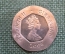 Монета 20 пенсов 2004 года. Twenty Pence. Череп, неандерталец. Гибралтар, Gibraltar. Елизавета II.