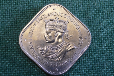 Монета 10 шиллингов 1966 года. Ten shillings. Король Вильям I. Гернси, Guernsey. Елизавета II.