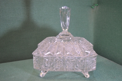 Шкатулка бонбоньерка хрустальная. Резьба. Хрусталь. Винтаж. Европа.