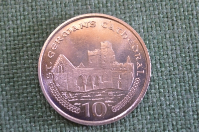 Монета 10 пенсов 2001 года. St. German's Cathedral. Ten pence Елизавета II. Isle of Man. Остров Мэн.